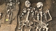 Unikátní pohřebiště bylo odhaleno na návsi ve Zbečně na Rakovnicku.... Unikátní pohřebiště bylo odhaleno na návsi ve Zbečně na Rakovnicku....