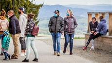 Většina turistů u Lipna nosila roušky. Většina turistů u Lipna nosila roušky.