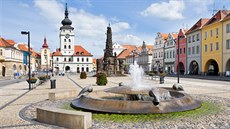 Náměstí Svobody s radnicí a sloupem Nejsvětější Trojice. Náměstí Svobody s radnicí a sloupem Nejsvětější Trojice.