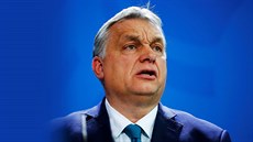 Maďarský premiér Viktor Orbán (1. května 2020) Maďarský premiér Viktor Orbán (1. května 2020)