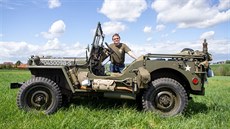 Rudolf Bayer: Předseda Military Car Clubu, majitel jeepu z roku 1943. Rudolf Bayer: Předseda Military Car Clubu, majitel jeepu z roku 1943.