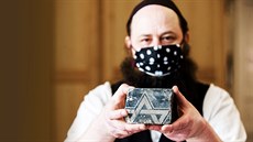 Starou dlažbu v dolní části Václavského náměstí tvořily židovské náhrobky. (6.... Starou dlažbu v dolní části Václavského náměstí tvořily židovské náhrobky. (6....