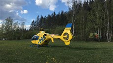 Zraněný cyklista letěl do nemocnice vrtulníkem. Zraněný cyklista letěl do nemocnice vrtulníkem.