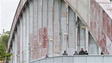 Benešův most. Jeho technický stav už opravu vyžaduje. Benešův most. Jeho technický stav už opravu vyžaduje.
