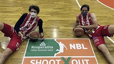 Pardubičtí basketbaloví křídelníci David Škranc (vlevo) a Josef Potoček získali... Pardubičtí basketbaloví křídelníci David Škranc (vlevo) a Josef Potoček získali...