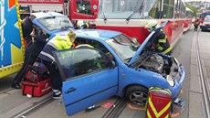 Nehoda auta s tramvají v pražské Michli. (5.5.2020) Nehoda auta s tramvají v pražské Michli. (5.5.2020)