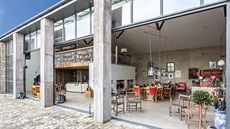 Dům Hapsford Stables v britském Somersetu byl původně stájemi. Současní... Dům Hapsford Stables v britském Somersetu byl původně stájemi. Současní...