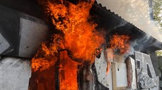Po sedmé hodině ráno likvidovali hasiči požár odpadu v drážním domku vedle... Po sedmé hodině ráno likvidovali hasiči požár odpadu v drážním domku vedle...
