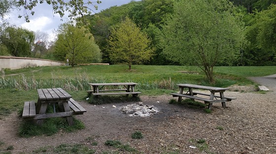 Obora Hvzda - piknikové místo u rybníka Ve Hvzd