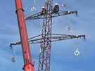 Ve čtvrtek 7.5.2020 byl na Proseku demontován sloup vysokého napětí, který patřil k nyní rušenému nejstaršímu vedení v Praze. Byla to atraktivní podívaná. Ve čtvrtek 7.5.2020 byl na Proseku demontován sloup vysokého napětí, který patřil k nyní rušenému nejstaršímu vedení v Praze. Byla to atraktivní podívaná.