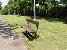 V parčíku u křižovatky Opatovická a Výstavní. V parčíku u křižovatky Opatovická a Výstavní.
