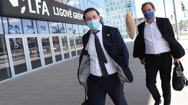 Dušan Svoboda, předseda Ligové fotbalové asociace, přichází na Ligové grémium,... Dušan Svoboda, předseda Ligové fotbalové asociace, přichází na Ligové grémium,...