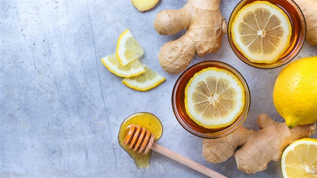 Limonádová vzpruha: do uzavíratelné sklenice nakrájet na kolečka citron (pokud...