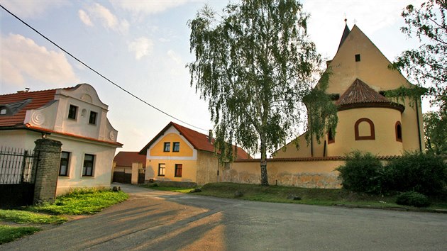 Nves v Hrusicch s kostelem sv. Vclava