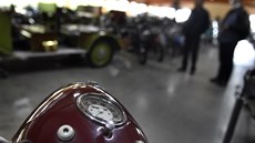 Detail motocyklu Jawa 500  v muzeu historických vozidel Oldtimer v Kopivnici...
