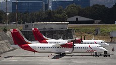 Letouny společnosti Avianca čekají na odlet na letišti La Aurora v Guatemala... Letouny společnosti Avianca čekají na odlet na letišti La Aurora v Guatemala...