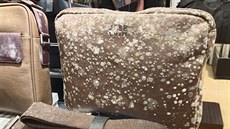 Kožené zboží v malajsijském obchodním domě za dobu, kdy byl od 18. března... Kožené zboží v malajsijském obchodním domě za dobu, kdy byl od 18. března...
