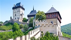 Karlštejn - Karlštejn je mohutný kamenný hrad založený Karlem IV. Hlavními... Karlštejn - Karlštejn je mohutný kamenný hrad založený Karlem IV. Hlavními...