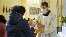 Za přísných hygienických opatření proběhla ve zlínském kostele svatého Filipa a... Za přísných hygienických opatření proběhla ve zlínském kostele svatého Filipa a...