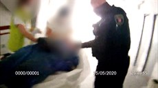 Strážníci v nemocnici vyrazili nůž opilému agresorovi Strážníci v nemocnici vyrazili nůž opilému agresorovi