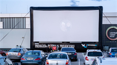 Autokino na střeše centra WESTFIELD CHODOV. (13. 5. 2020) Autokino na střeše centra WESTFIELD CHODOV. (13. 5. 2020)