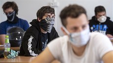 Studenti maturitního ročníku se vrátili po nucené přestávce v souvislosti s... Studenti maturitního ročníku se vrátili po nucené přestávce v souvislosti s...