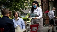 Jedna z ostravských restaurací, která jako ostatní podniky dnes uvítala první... Jedna z ostravských restaurací, která jako ostatní podniky dnes uvítala první...