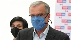 Miroslav Kalousek na tiskové konferenci před jednáním poslanecké sněmovny. (13.... Miroslav Kalousek na tiskové konferenci před jednáním poslanecké sněmovny. (13....
