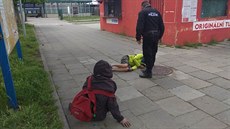Zásah Městské policie Přerov po oznámení o lidech ležících v chladu na ulici.... Zásah Městské policie Přerov po oznámení o lidech ležících v chladu na ulici....