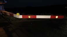 Přeražená závora na přejezdu v Dobříkově. Přeražená závora na přejezdu v Dobříkově.