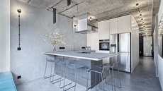 Kuchyň doplnily barové židle dánské designové značky Hay. Kuchyň doplnily barové židle dánské designové značky Hay.