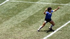 Diego Maradona z Argentiny slaví svou Boží ruku, gól v zápase s Anglií na Ms... Diego Maradona z Argentiny slaví svou Boží ruku, gól v zápase s Anglií na Ms...