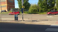 Řidič kamionu naloženého osobními automobily v pondělí nebezpečným manévrem... Řidič kamionu naloženého osobními automobily v pondělí nebezpečným manévrem...