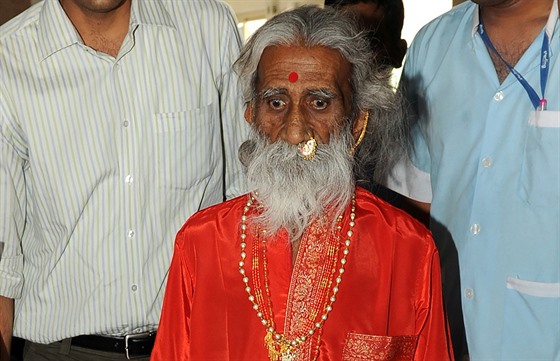 Indický jogín Prahlad Dani (6. kvtna 2010)