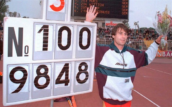 Otpa Jan elezný v roce 1996, kdy v Jen vylepil svtový rekord na 98,48...