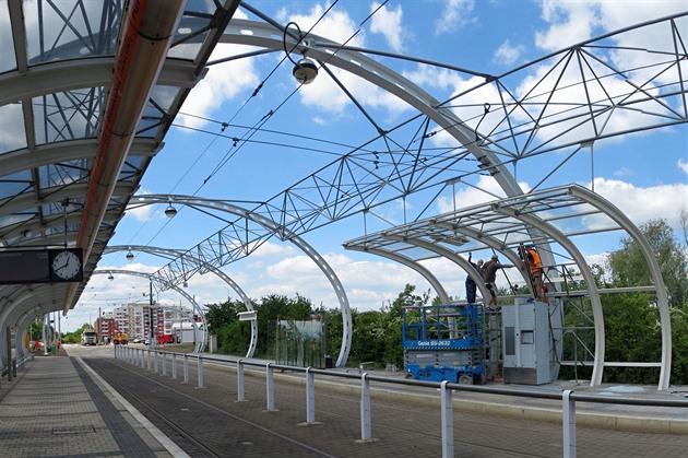 V pondělí by měly začít jezdit tramvaje na Barrandov.
Také výstup na konečné bude chráněn střechou.