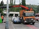 Na Dvoreckém náměstí při odvozu papíru byla popelářkým vozem blokována vozovka 3 minuty, pracovníci by měli příště více přemýšlet, aby nedocházelo ke zbytečnému blokování. Na Dvoreckém náměstí při odvozu papíru byla popelářkým vozem blokována vozovka 3 minuty, pracovníci by měli příště více přemýšlet, aby nedocházelo ke zbytečnému blokování.