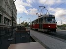 Magistrát hlavního města Prahy uzavřel od křižovatky Národní x Masarykovo nábřeží x mostu Legií od kavárny Slavia Smetanovo nábřeží. Na nábřeží od Národního divadla smějí jen vozy MHD, IZS. Kavárna zde má ve vozovce umístěné stolky. Magistrát hlavního města Prahy uzavřel od křižovatky Národní x Masarykovo nábřeží x mostu Legií od kavárny Slavia Smetanovo nábřeží. Na nábřeží od Národního divadla smějí jen vozy MHD, IZS. Kavárna zde má ve vozovce umístěné stolky.