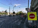 Magistrát hlavního města Prahy uzavřel od křižovatky Národní x Masarykovo nábřeží x mostu Legií od kavárny Slavia Smetanovo nábřeží. Na nábřeží od Národního divadla smějí jen vozy MHD, IZS. Kavárna zde má ve vozovce umístěné stolky. Magistrát hlavního města Prahy uzavřel od křižovatky Národní x Masarykovo nábřeží x mostu Legií od kavárny Slavia Smetanovo nábřeží. Na nábřeží od Národního divadla smějí jen vozy MHD, IZS. Kavárna zde má ve vozovce umístěné stolky.