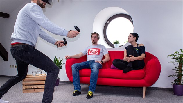 Sadu s brýlemi Oculus Quest a bezdrátovým zařízením si lze zapůjčit Sadu s brýlemi Oculus Quest a bezdrátovým zařízením si lze zapůjčit