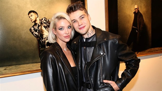 Mikolas Josef s přítelkyní, modelkou Dianou Gan (Galerie Mánes, Praha, 2.... Mikolas Josef s přítelkyní, modelkou Dianou Gan (Galerie Mánes, Praha, 2....