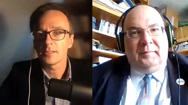 Tomáš Přibyl při rozhovoru s moderátorem Vladimírem Vokálem. Tomáš Přibyl při rozhovoru s moderátorem Vladimírem Vokálem.