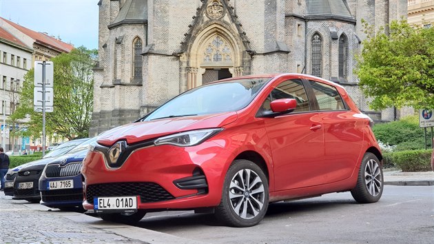 Experiment jsme podnikli s novým Renault Zoe R135 s 52 kWh akumulátorem a 100 kW / 245 Nm elektromotorem. Experiment jsme podnikli s novým Renault Zoe R135 s 52 kWh akumulátorem a 100 kW / 245 Nm elektromotorem.