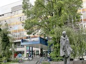 Bílý dům dominuje brněnskému Žerotínovu náměstí od 70. let minulého století. Bílý dům dominuje brněnskému Žerotínovu náměstí od 70. let minulého století.