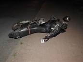 Opilý motorkář ujížděl na podomácku vyrobeném stroji. Opilý motorkář ujížděl na podomácku vyrobeném stroji.