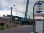 Oprava železničního mostu v Dehtíně na trati Plzeň - Klatovy zahrnuje také... Oprava železničního mostu v Dehtíně na trati Plzeň - Klatovy zahrnuje také...
