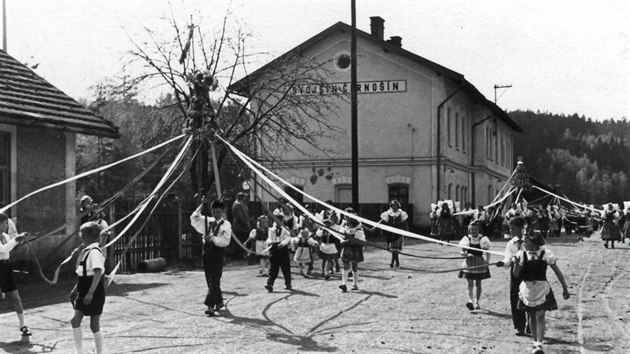 Stanice Svojn-ernon s prvodem barnk po 2. svtov vlce