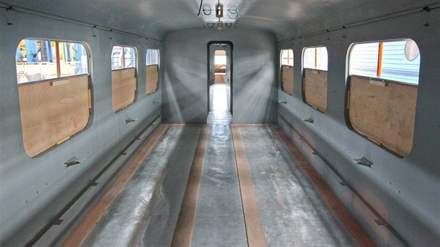 Slovenská strela se po letech oprav znovu projela po kolejích. Zatím jen tažena lokomotivou z Hranic do Přerova, kde získá odpovídající lak. Vnitřní vybavení i motor zatím chybí. Strela na konci 30. let minulého století udivovala na trase Praha-Bratislava rychlostí až 130 km/h.