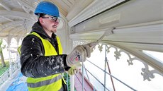 Rekonstrukce karlovarské Sadové kolonády pokračuje nátěrem litinových... Rekonstrukce karlovarské Sadové kolonády pokračuje nátěrem litinových...