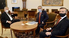 Prezident Miloš Zeman (vlevo) se na Pražském hradě sešel s předsedou Fóra... Prezident Miloš Zeman (vlevo) se na Pražském hradě sešel s předsedou Fóra...